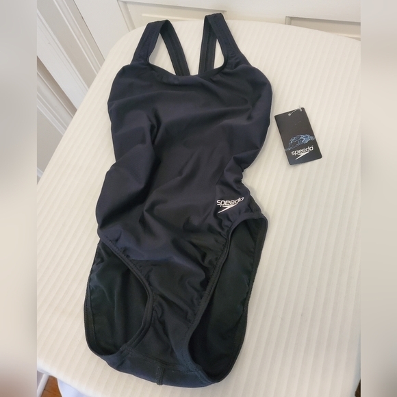 NWT Black Speedo Swimsuit size 6/32, Retail $39.99 - Picture 1 of 10
